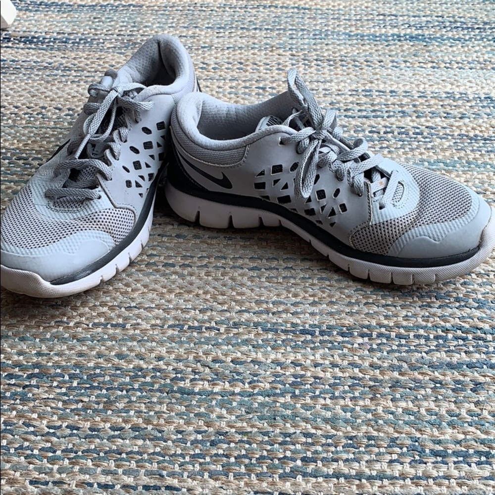 NIKE flex 2015 running shoes-grey, white & black